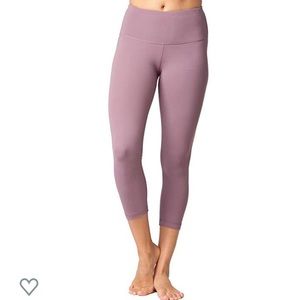 SOLD Yogalicious XS crop yoga leggings EUC